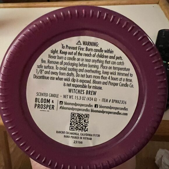 Bloom & Prosper Candle - Picture 6 of 8